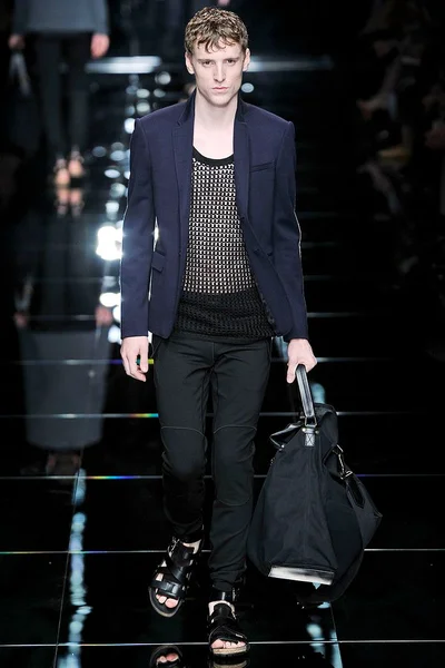 Look 27